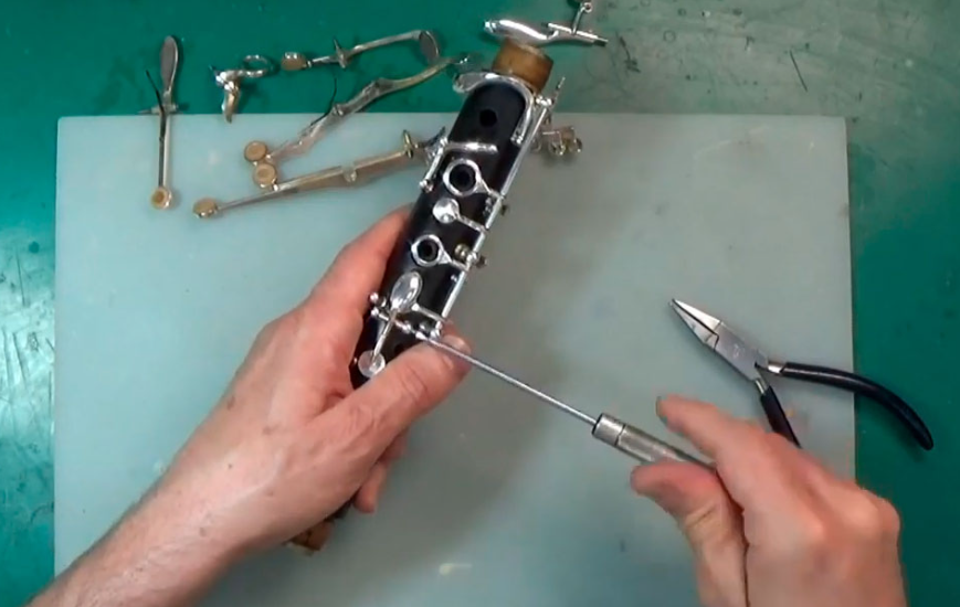 Joan Roca tocant el clarinet